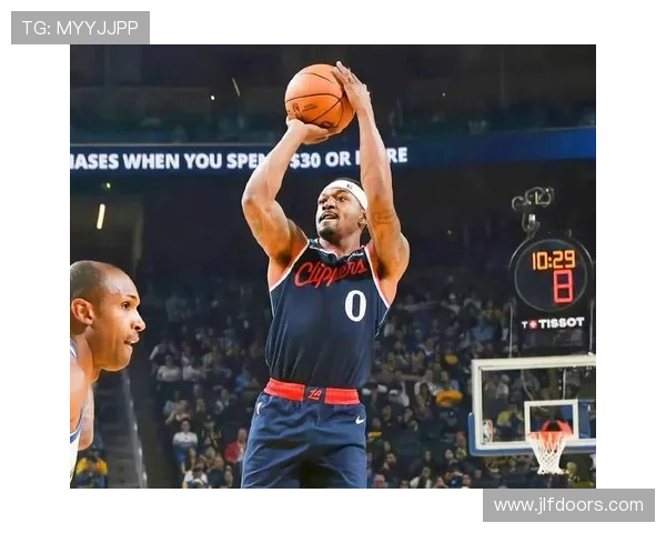 快船官方确认比尔因背部不适明日对阵开拓者出战存疑