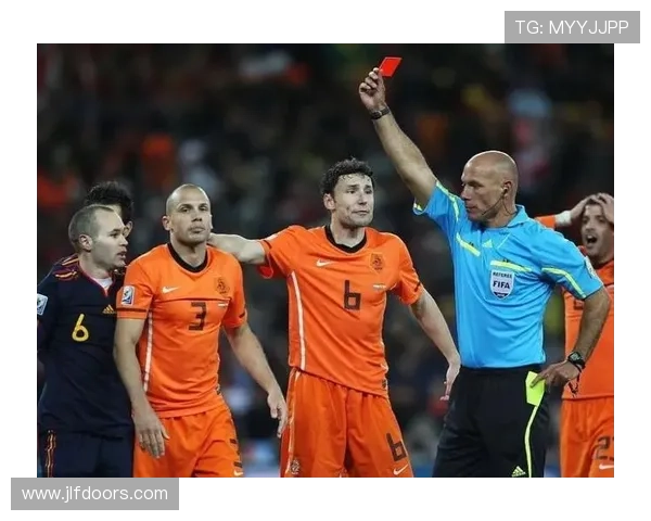 阿贾克斯总监支持海廷加称执教初期成绩并非唯一标准